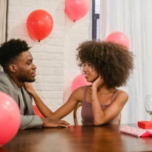 Soirée de Saint Valentin : comment la pimenter en 5 étapes simples