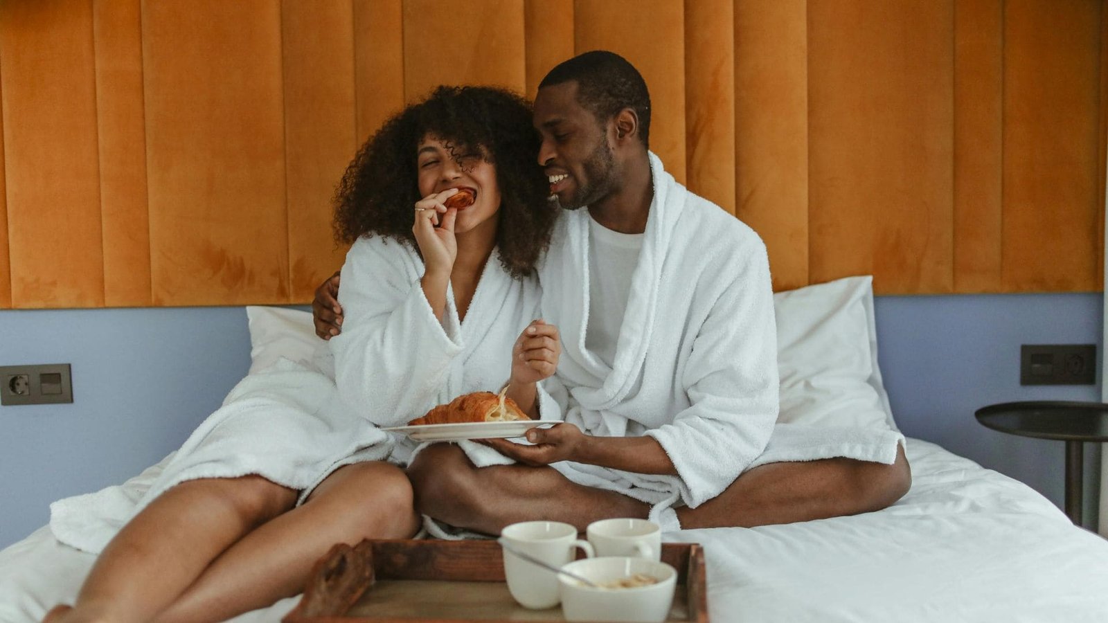 Un homme intéressé fera toujours ces 6 choses (sinon, fuis !)
