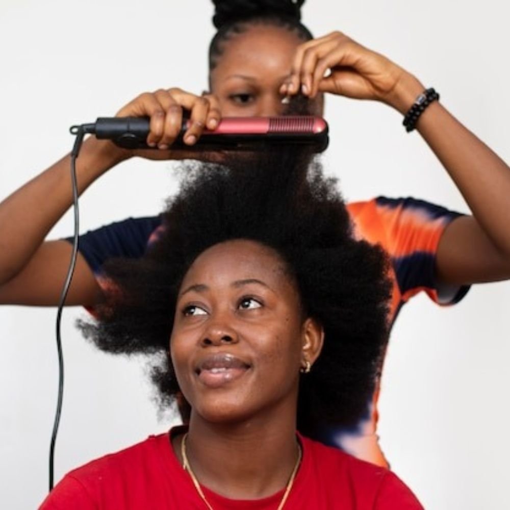 Brushing afro : comment le faire tenir VRAIMENT (même si tu transpires, même si tu sors)