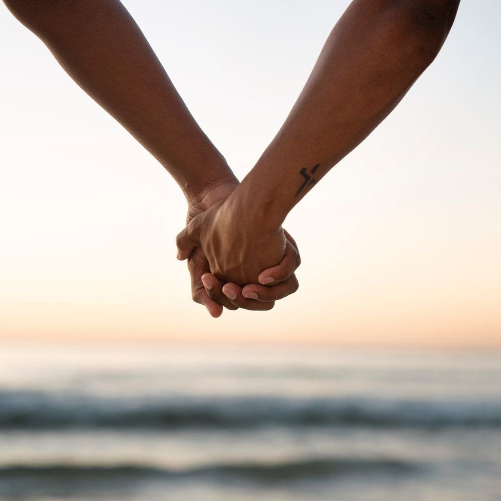 Les 7 signes qu’il est émotionnellement mature (et pas juste gentil)