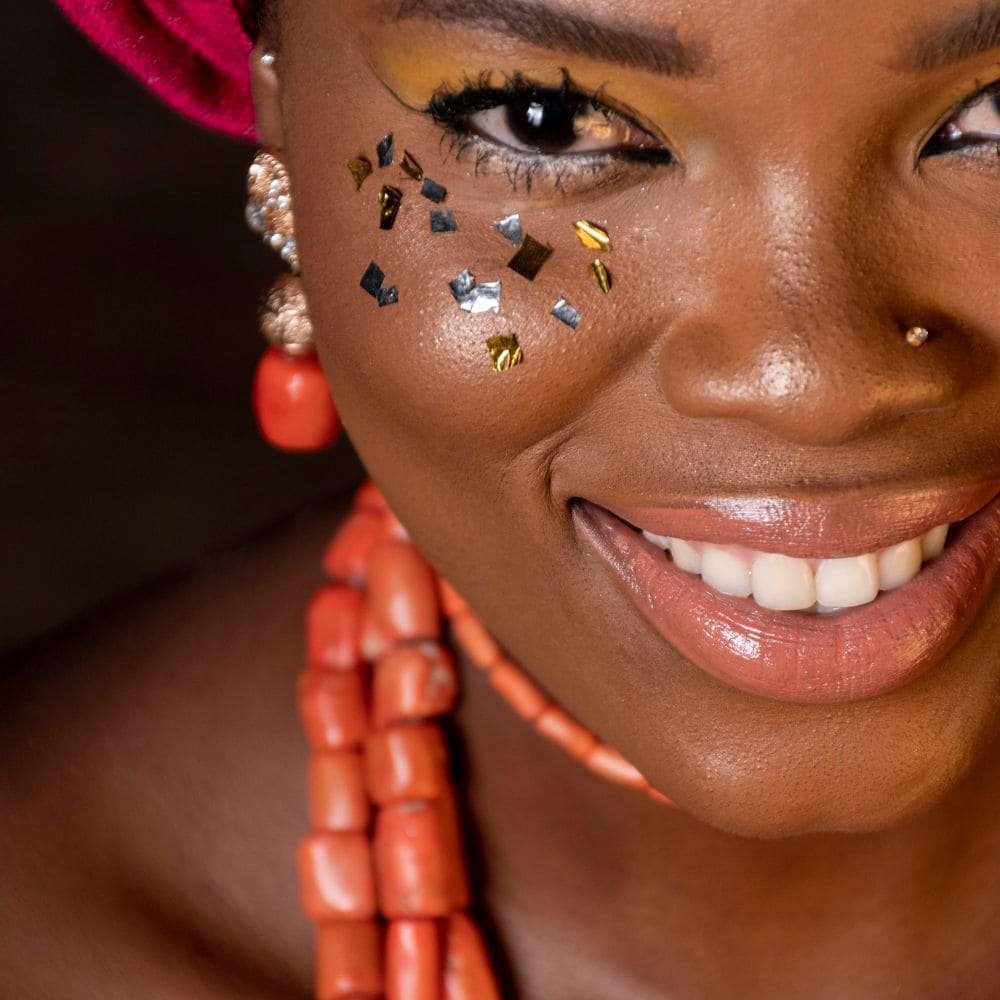 Femme noire et féminité : les secrets pour révéler ton charme naturel